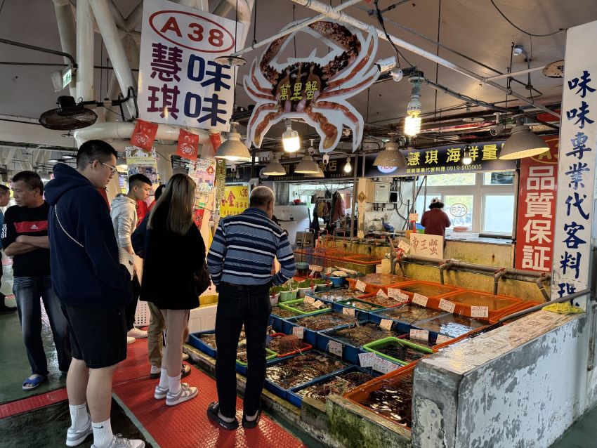 富基石十樂 賞美景嚐海味 雙十連假首選 8 《圖說》富基魚市。〈漁業處提供〉