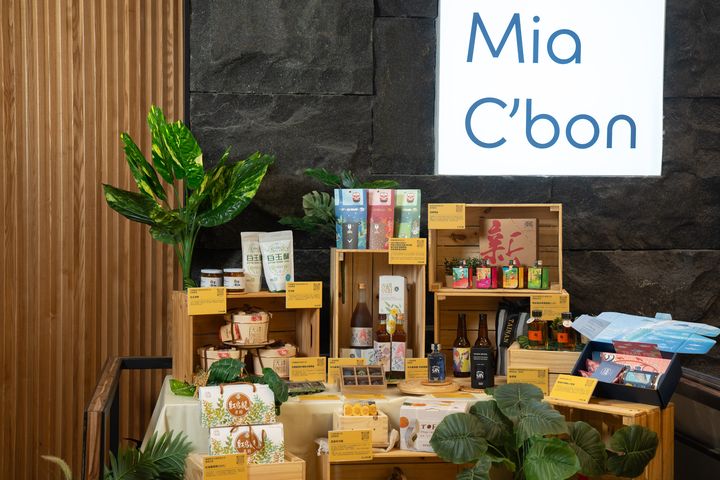 國家發展委員會以「地方選品創生台灣」計畫,選出50項商品成功媒合上架 Mia C'bon 超市及家樂福。 圖:國家發展委員會/提供