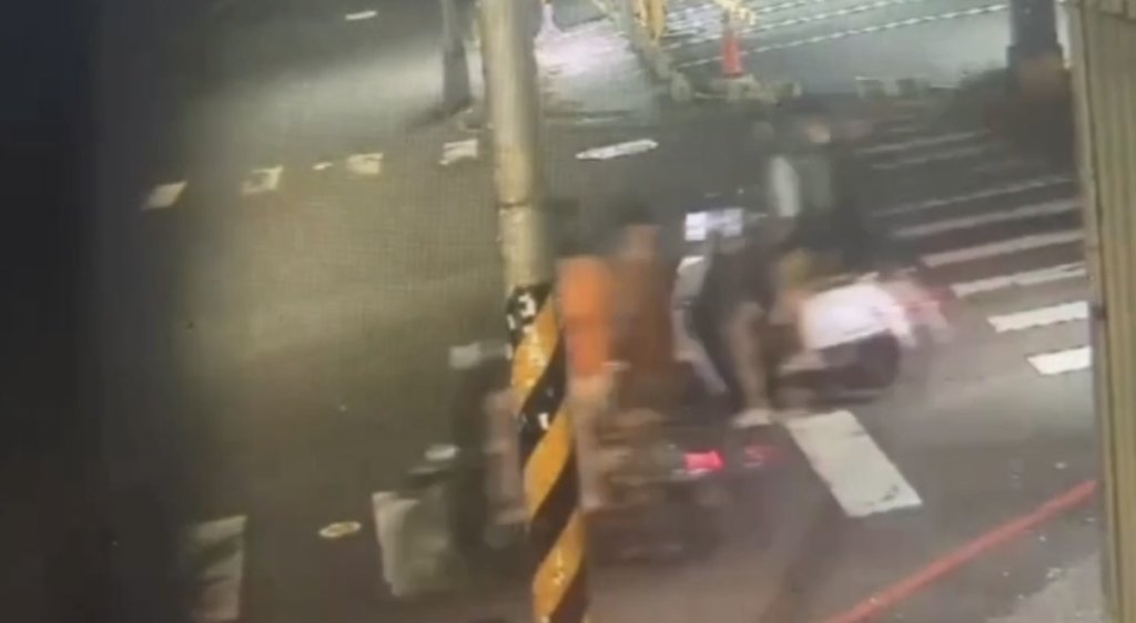 網路嘴砲惹禍！高雄少年遭設局「修理」-6打1挨砍又挨打