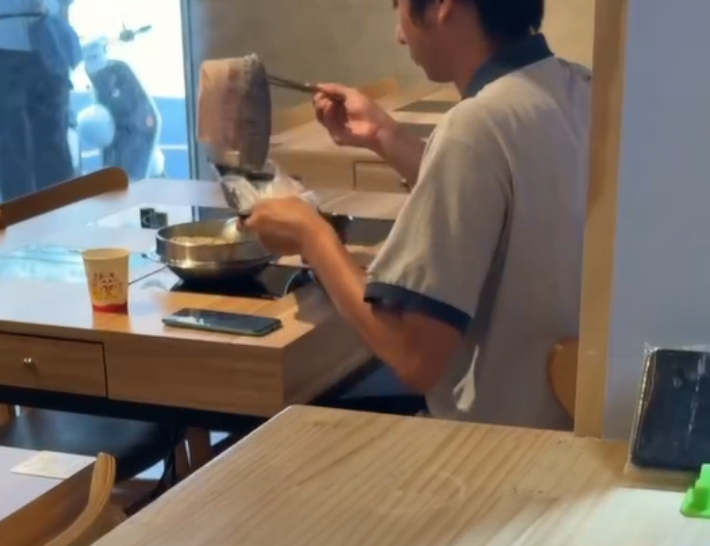 影／吃火鍋自帶食材！超大「無骨鱸魚片」偷放下去煮　店家po監視器：臉皮用水泥做的
