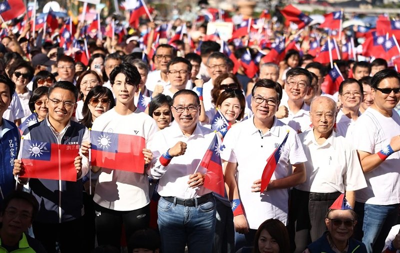 新北國慶升旗首度移師美術館 侯友宜:家庭幸福讓國家更有力量