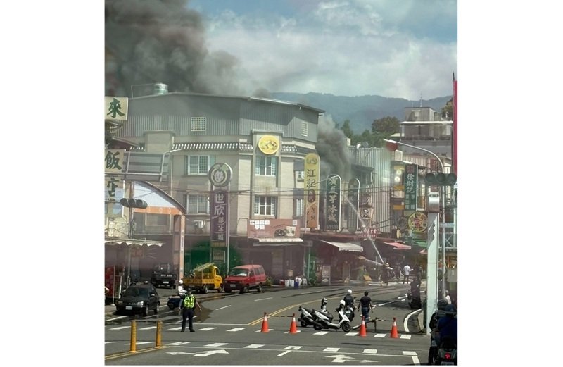 高市甲仙區精英素食店發生火災  台29線35K+200至35K+450文化路道路封閉