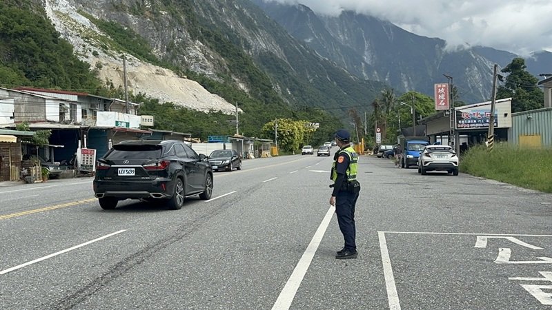 國慶連假首日車流順暢 新城警持續疏導車流