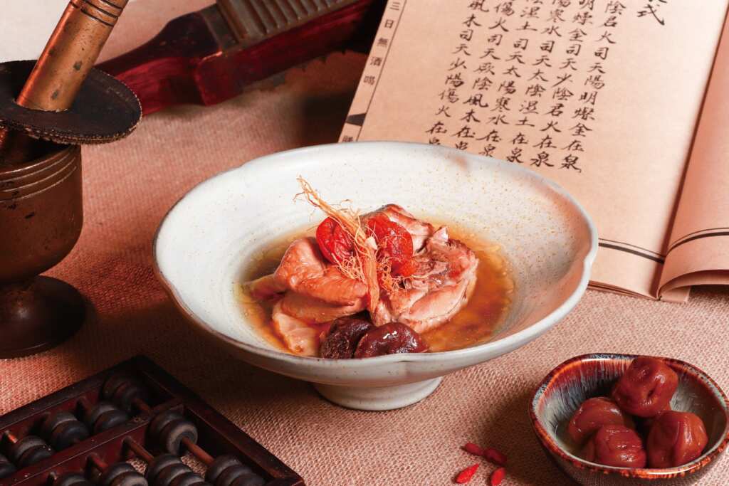 ▲當歸紫蘇梅子雞湯。