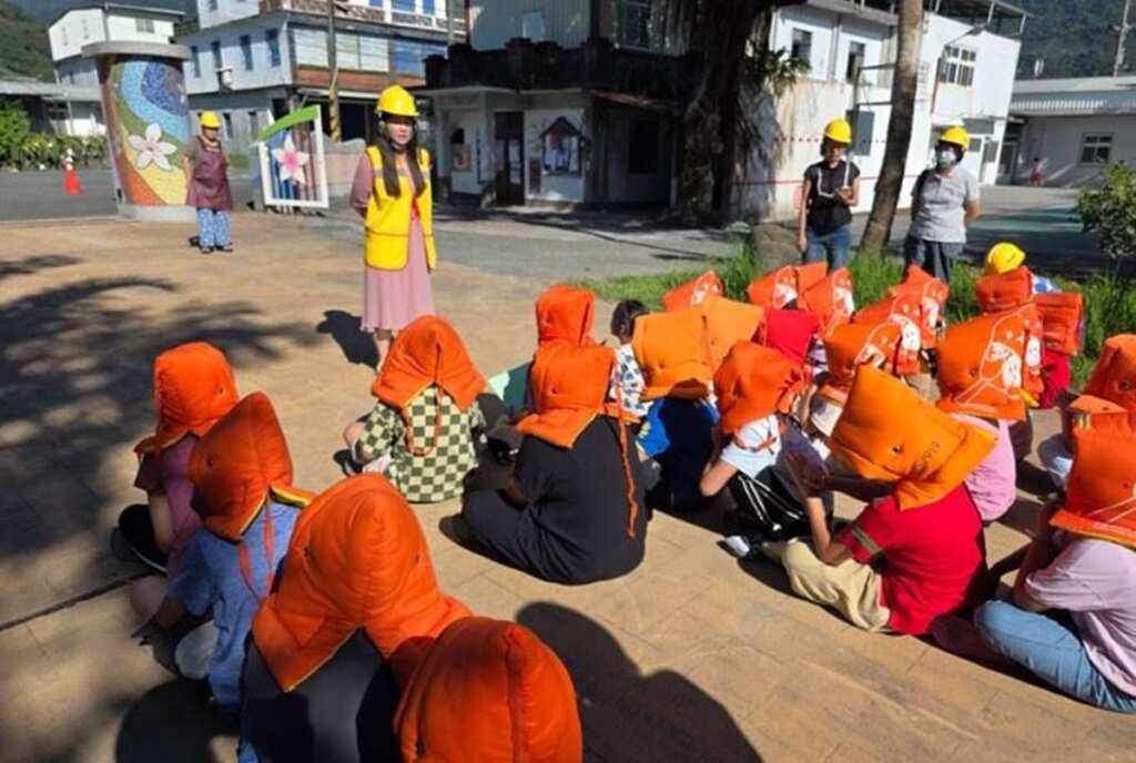 ▲花蓮警戒區三鄉鎮、六所學校，進行地震及堰塞湖疏散避難演練。
