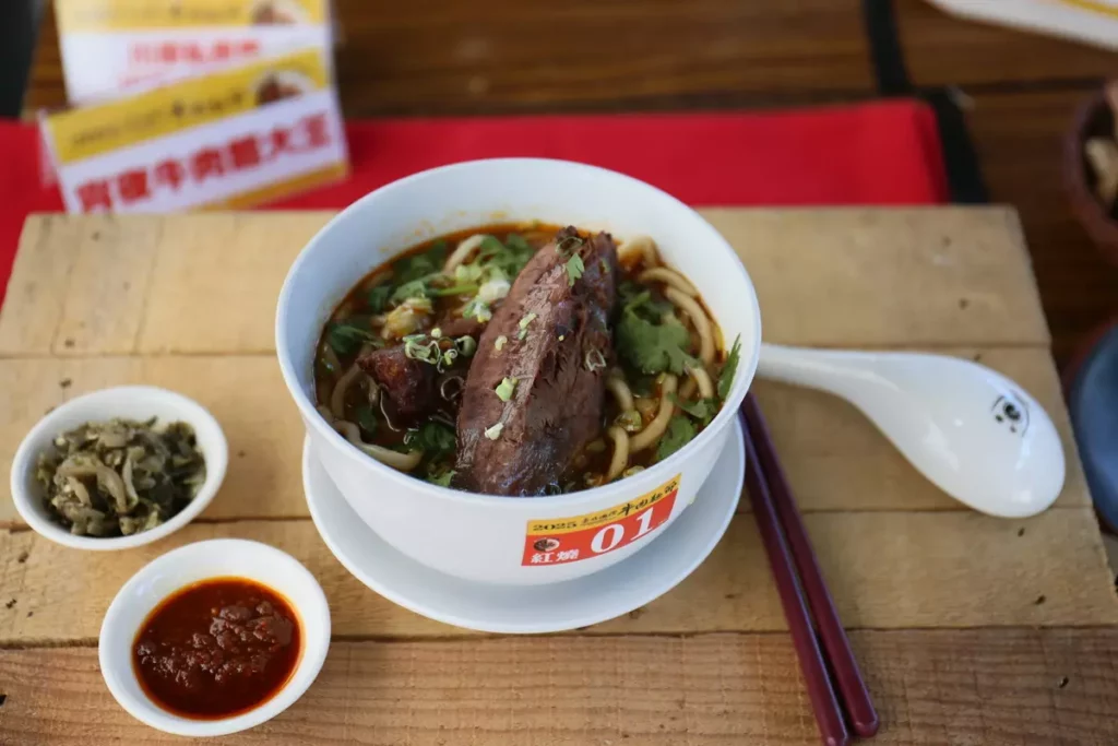 「鮮食組-紅燒」金獎宵夜牛肉麵大王
