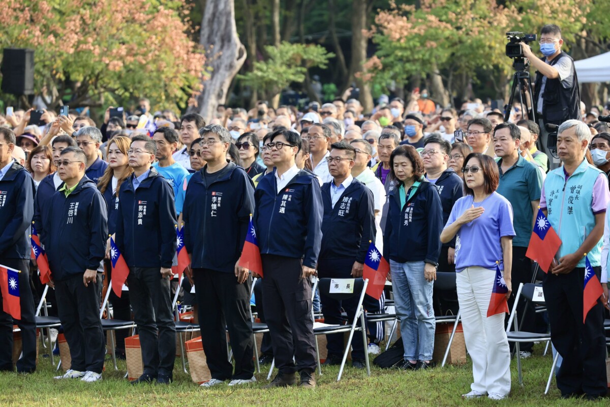 ▲市長陳其邁參加國慶升旗,並宣布於10月10日正式開放佔地70公頃果嶺自然公園給全體市民。