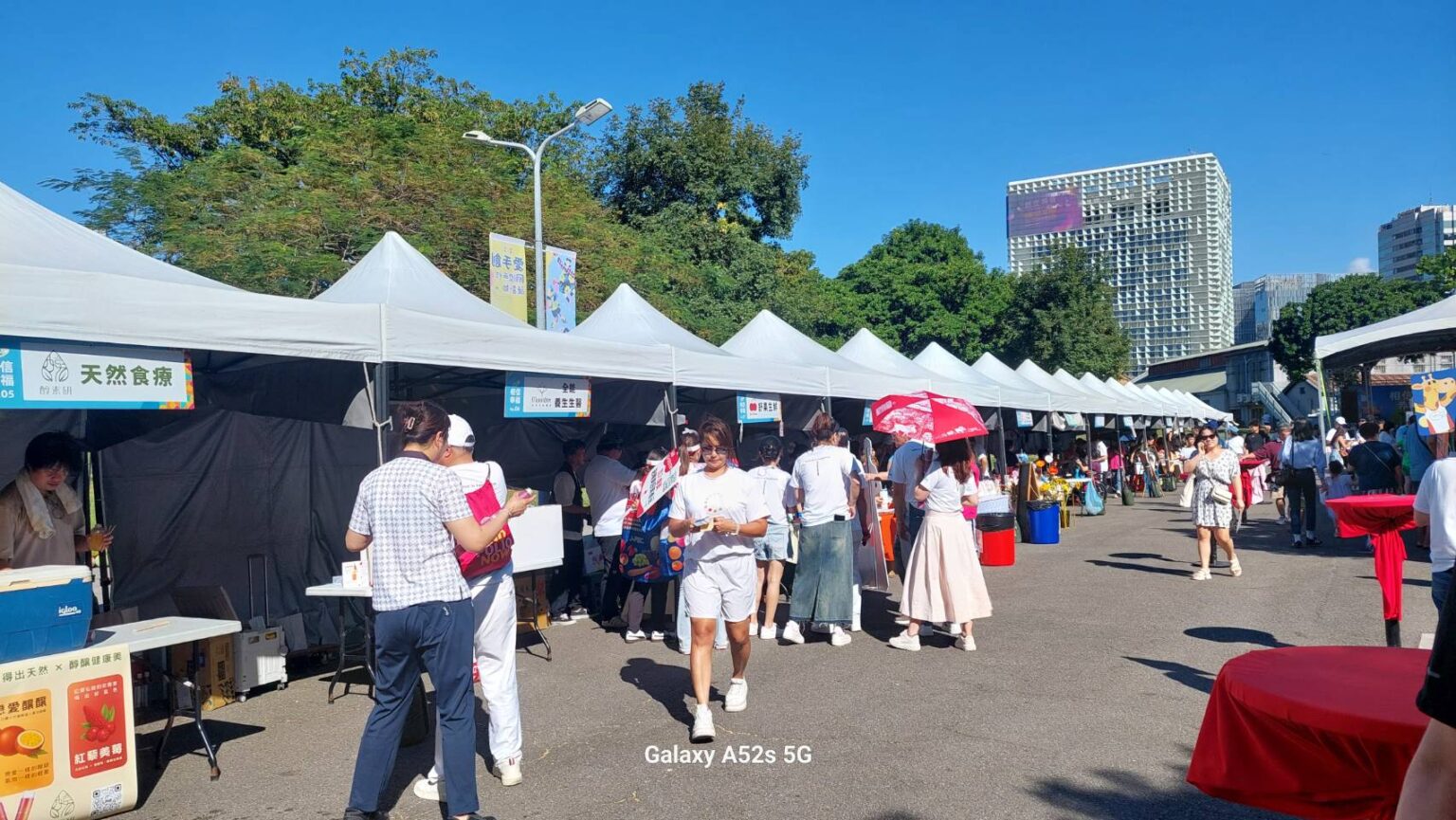「相信幸福博覽會暨扶輪家庭日」華山登場 國際扶輪3522地區用幸福連結你我 8 圖▲現場有在地特色小吃、公益義賣、造型氣球、親子互動活動。(圖/國際扶輪3522地區提供)