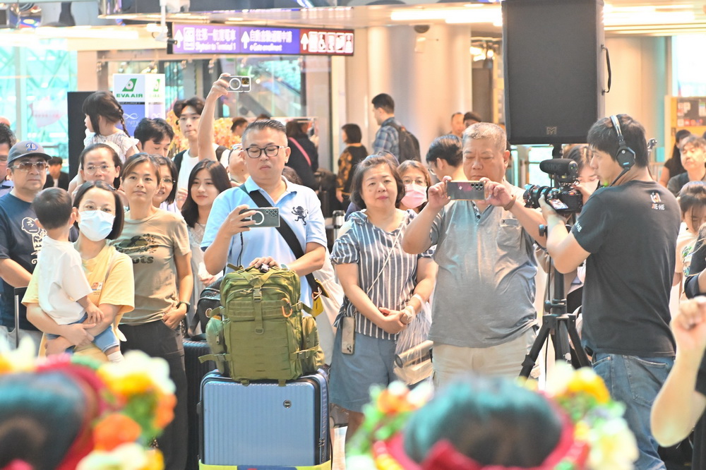 國慶歌聲響徹國門 原住民合唱團用美聲感動世界 - https://www.watchmedia01.com