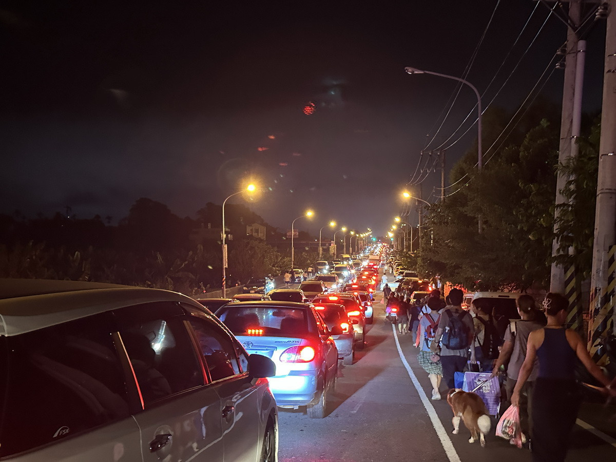 散場時人車分流順利離場。(記者扶小萍攝)