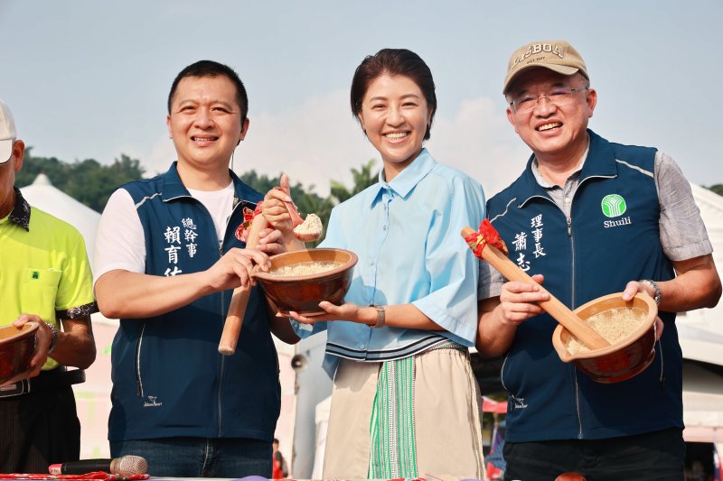 慶祝國家生日 南投千人擂茶