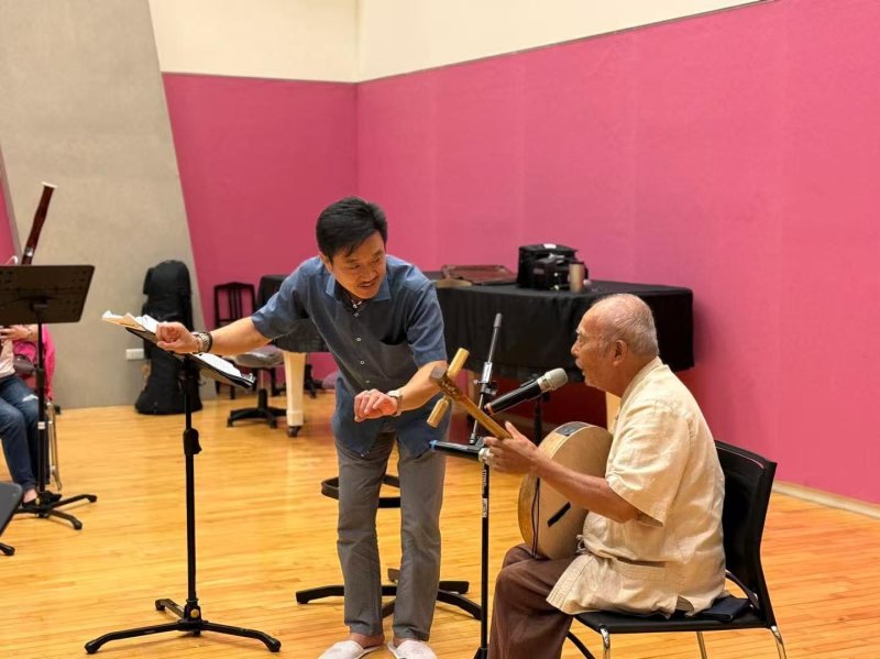 管樂和月琴一同上台 屏東聯合管樂團三十週年慶屏東演藝廳演出
