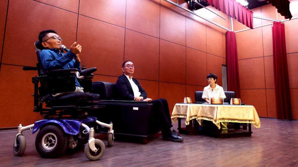 ▲「點燈三十 照亮您 照亮我」彰化講座，與談人的生命故事傳達出「生命逆轉勝-我們可以，你也可以」！（員林高中提供）