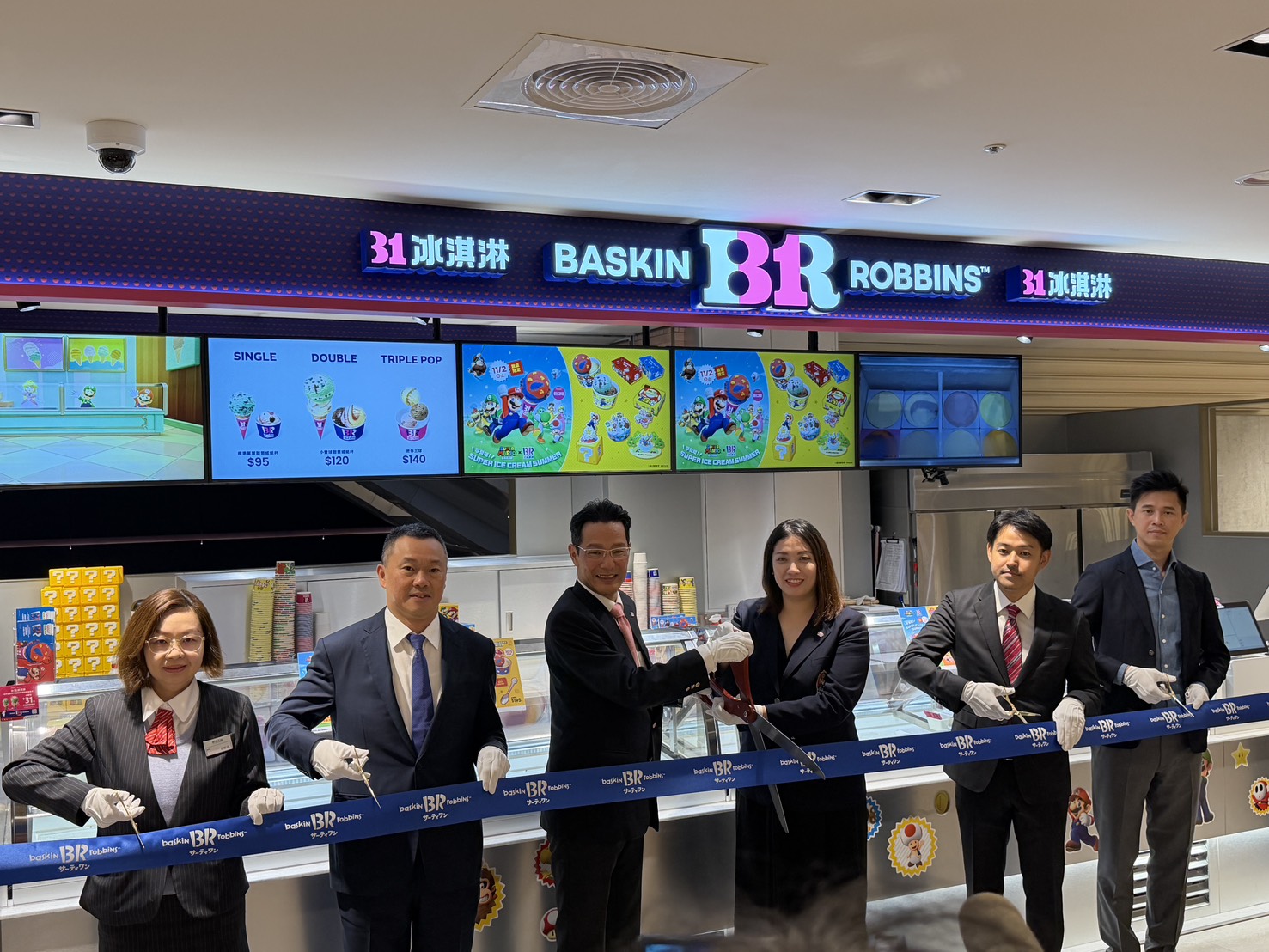 「31冰淇淋」進駐台中新光三越 台灣第31家門市開幕 延續31天、31種口味甜蜜承諾 「31冰淇淋」進駐台中新光三越 台灣第31家門市開幕 延續31天、31種口味甜蜜承諾