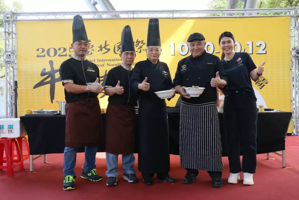 「臺灣V.s新加坡跨國交流賽」呈現臺灣牛肉麵與新加坡叻沙麵的精湛工藝