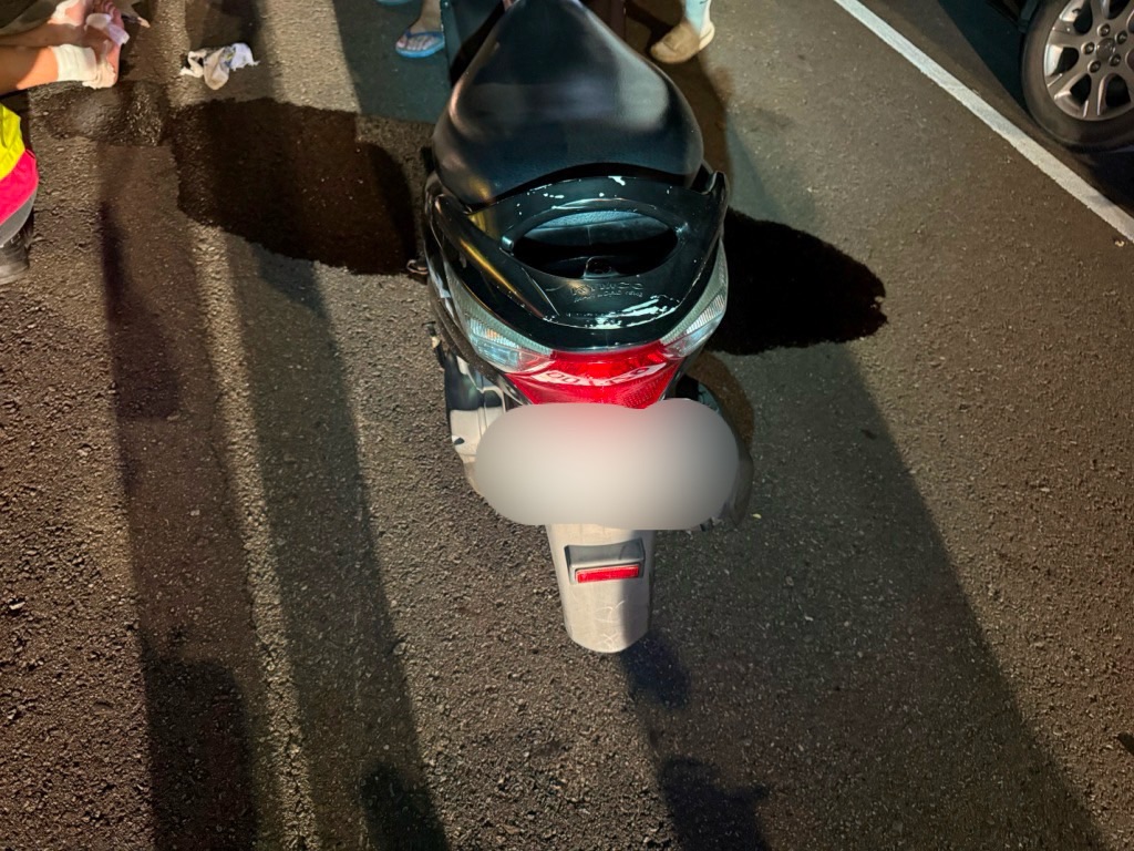 【有片】遛狗沒繫繩!犬隻亂竄橫越馬路 龜山男騎士慘遭擊落 S 399499275
