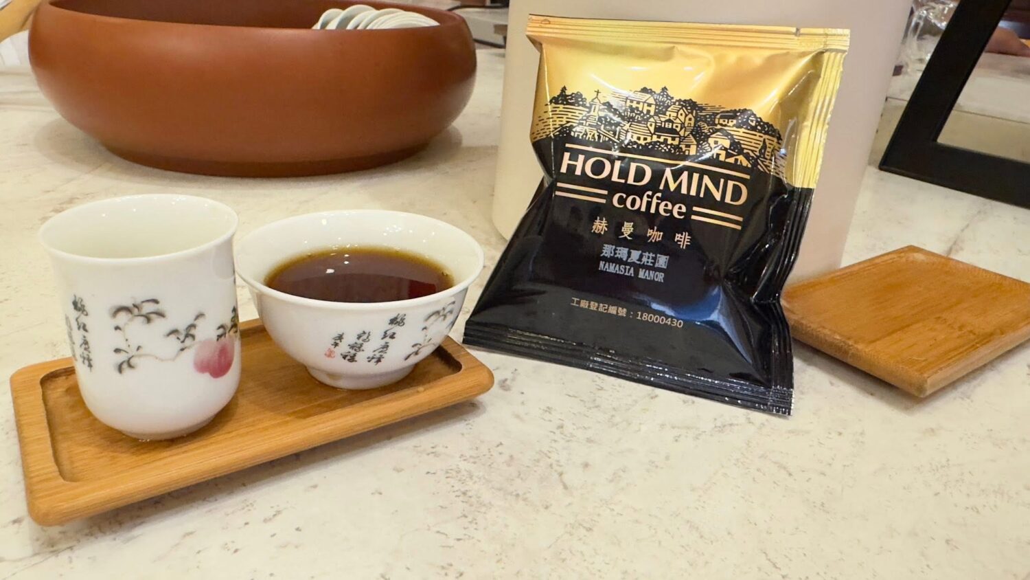 赫曼咖啡以品茗茶具呈現精品咖啡風韻，透過「先聞香、再細啜」的品茗儀式，讓咖啡香氣層次與台灣茶文化巧妙融合，展現東方品味與精品咖啡的雅緻結合。（圖／記者林照東翻攝）
