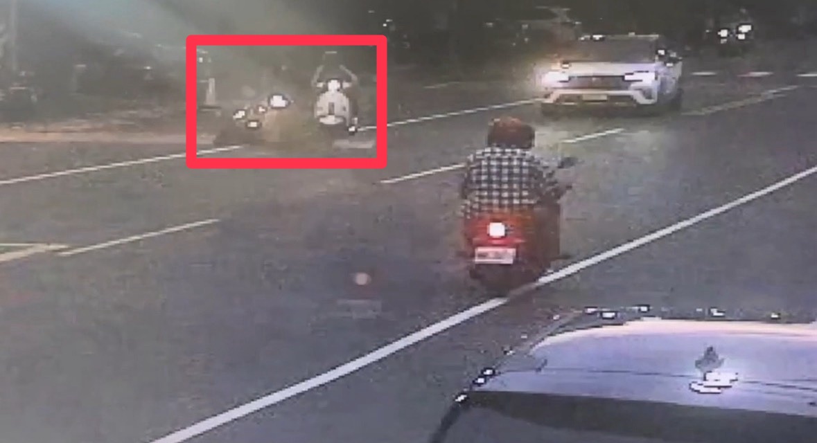高雄金山路道路有雜物 騎士沒看見輾過慘摔