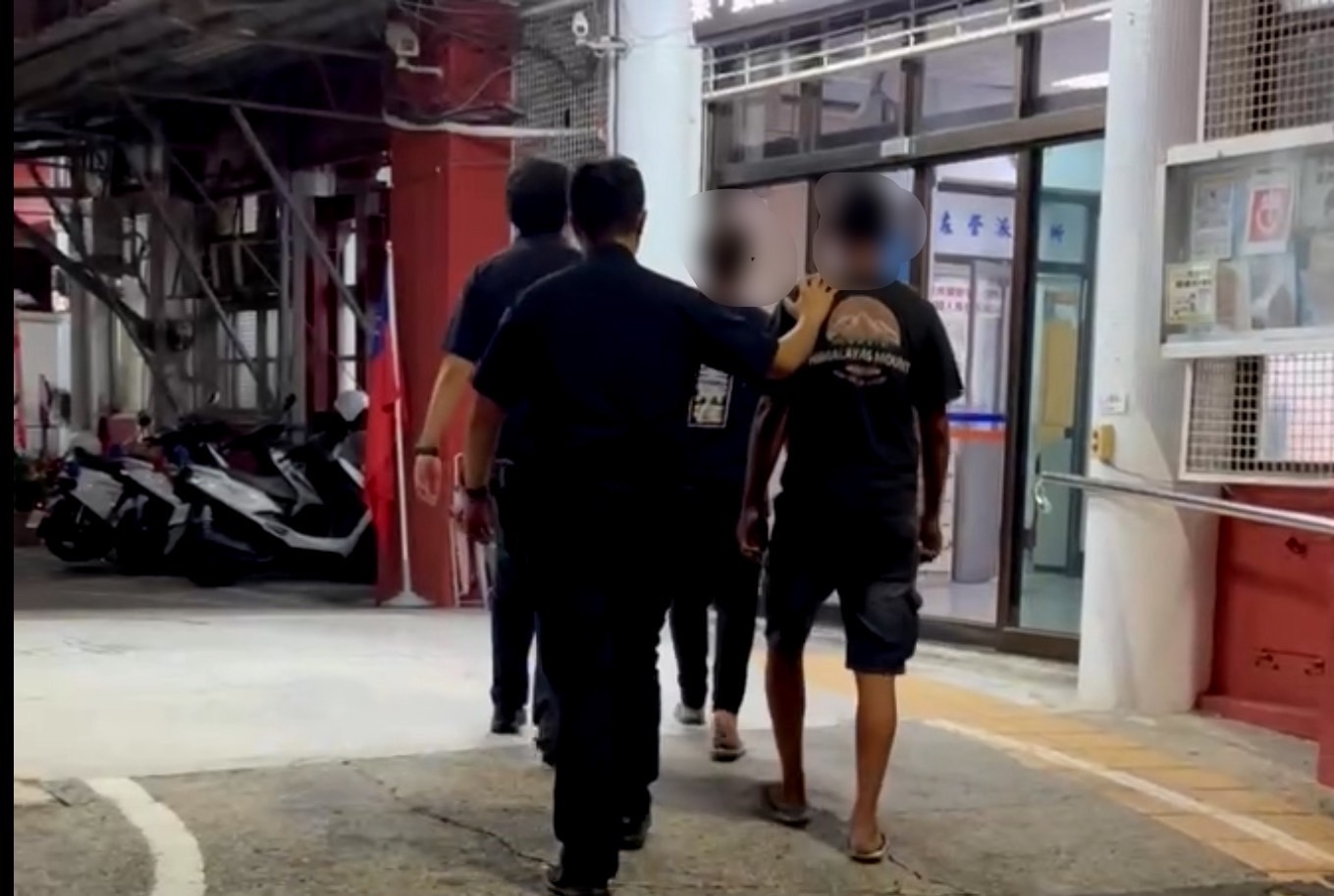 左營萬年季市集爆衝突！男逛街不爽被勸路「開打黃姓父子」 警依社維法送辦
