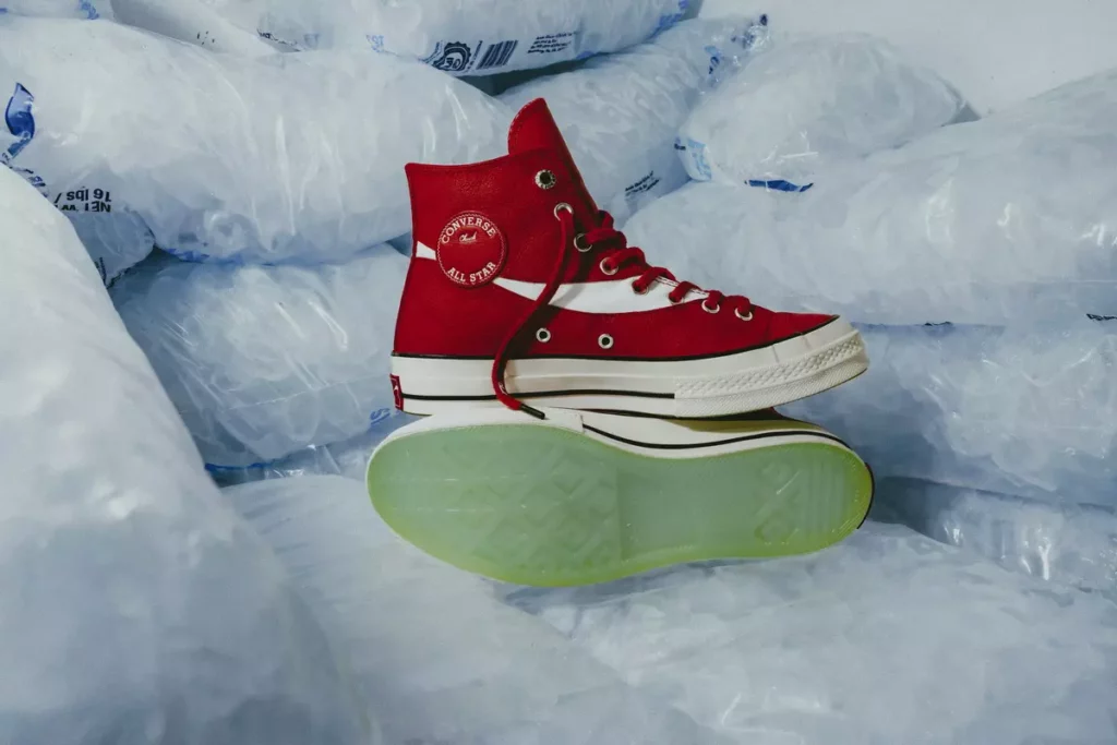 Converse 攜手「可口可樂」,正式發佈聯名 Converse x Coca-Cola Chuck 70 鞋款