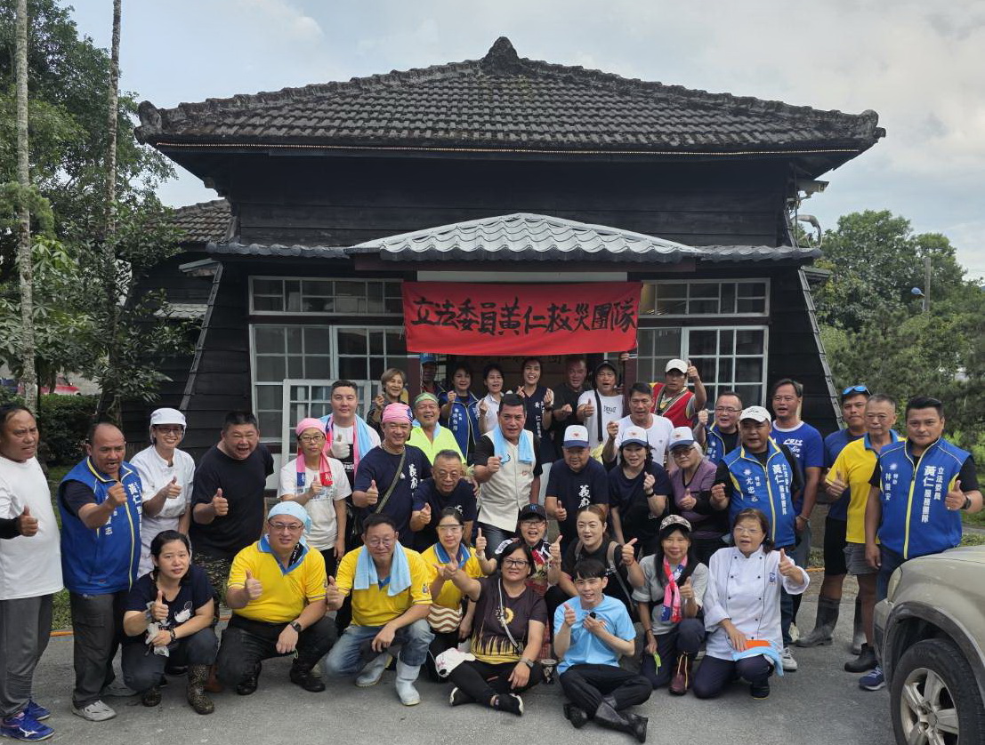 黃仁利用國慶三天連假,再度前往光復鄉「黃仁花東服務團隊指揮所」,探視災民並慰勉服務團隊成員及志工。(圖/黃仁國會辦公室)
