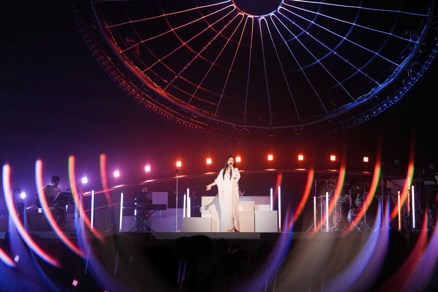 ▲高雄流行音樂中心海音館舉辦「KMC UNPLUGGED」不插電演唱會，首場邀請金曲歌后徐佳瑩，吸引滿場歌迷到場朝聖。