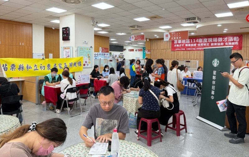 苗栗就業中心10/15(三)「苗栗地區現場徵才活動」邀請17家廠商,釋出近700個優質職缺,歡迎有興趣的民眾可儘早前往參加 示意圖/苗栗就業中心提供