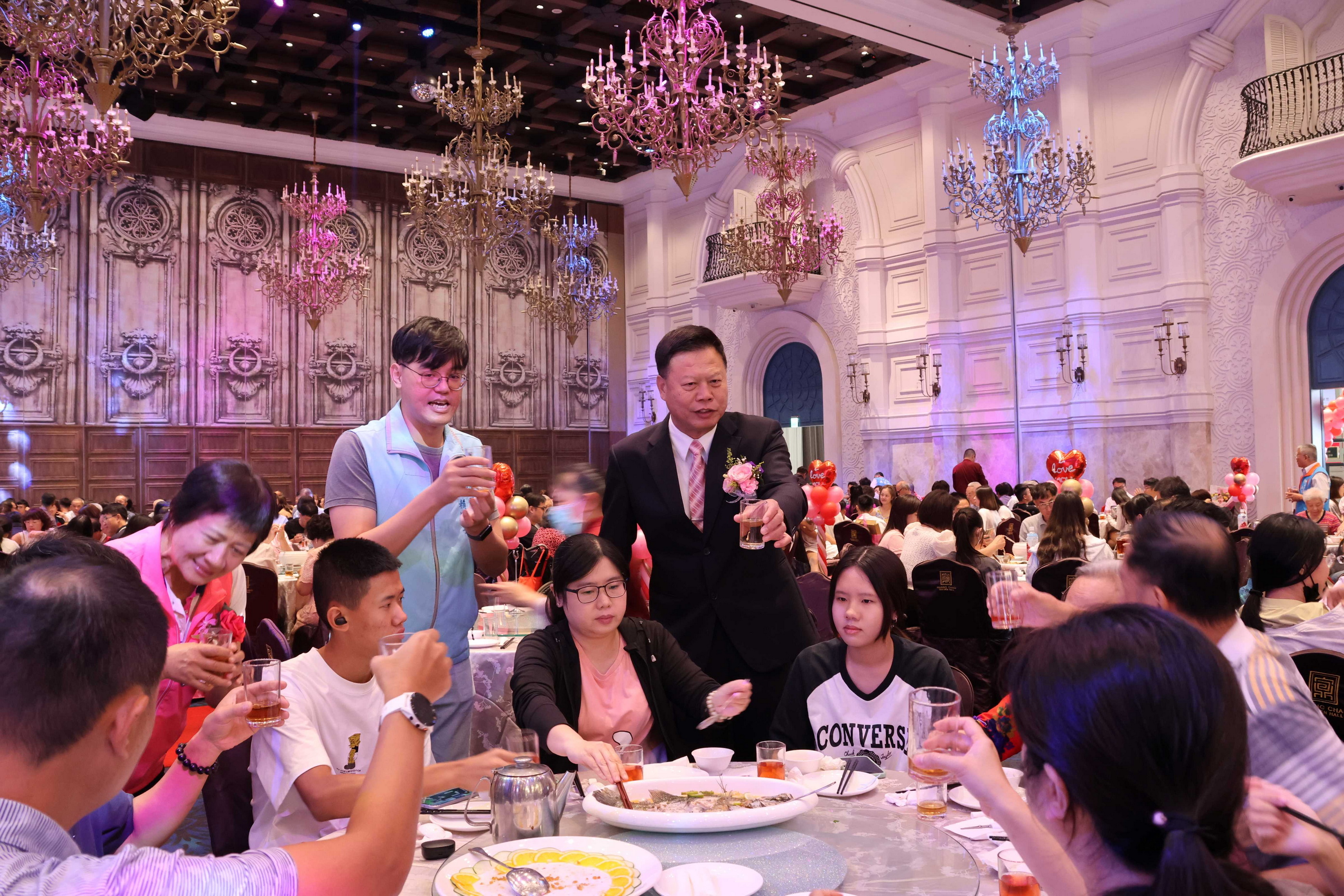 員林市表揚426對長壽佳偶 金婚、鑽石婚、白金婚齊聚一堂 - https://www.watchmedia01.com