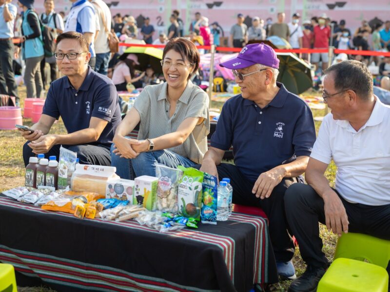 圖文:茶博會馬拉桑野餐趣 千人共享南投特色美食。