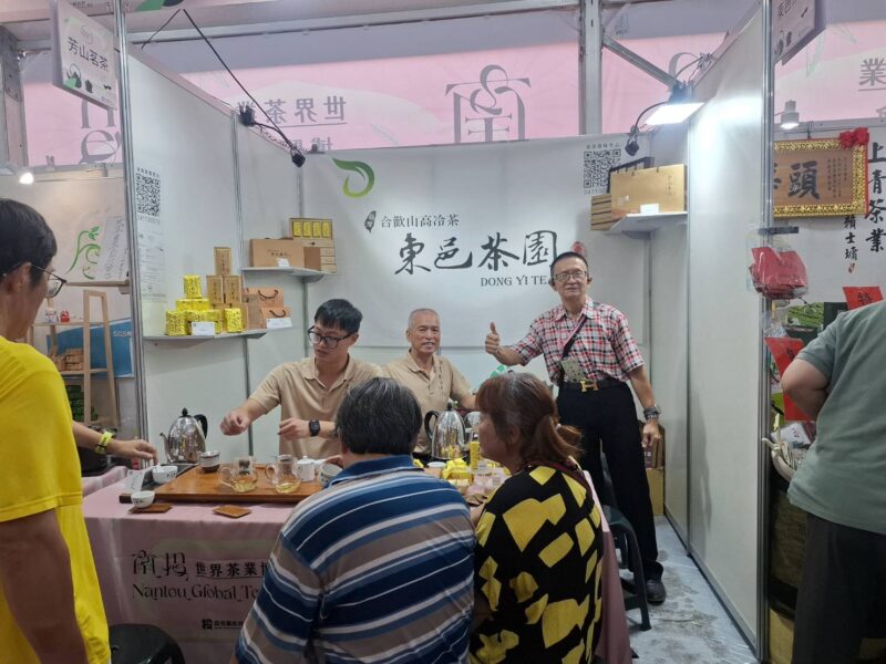 圖文:茶博會馬拉桑野餐趣 千人共享南投特色美食。