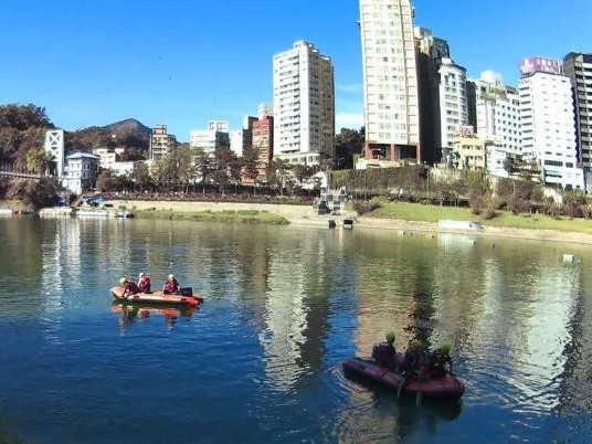新北市新店區碧潭東岸吊橋,昨(12)日早上8時許傳出溺水死亡案件。