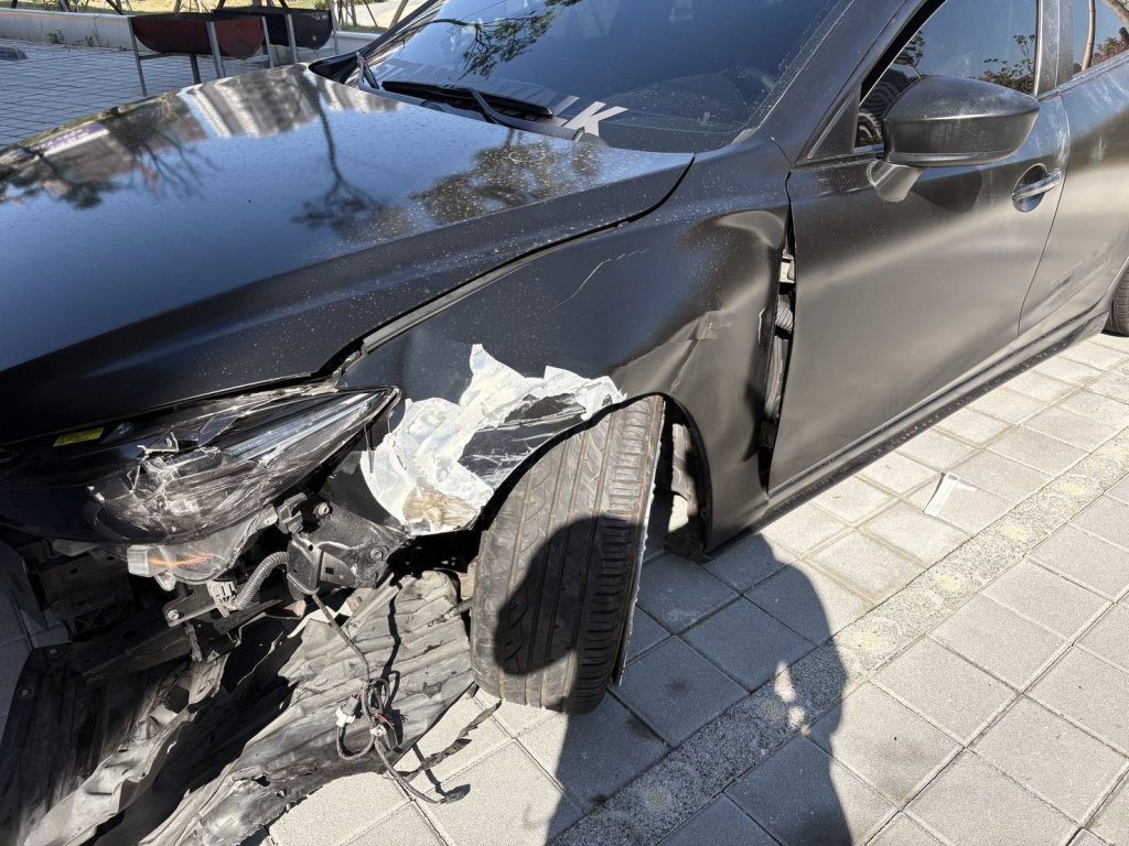 桃園追逐!違停駕駛拒檢狂飆逃逸 失控撞民宅後棄車落跑