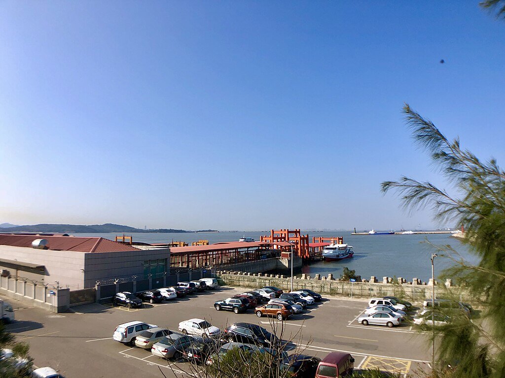 釣魚悲劇!金門退休男清晨釣黑鯛意外墜海 卡消波塊命喪水頭港