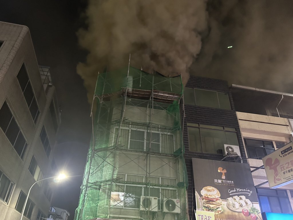 快訊/台南歸仁民宅佛堂火警!濃煙狂竄 附近居民驚逃
