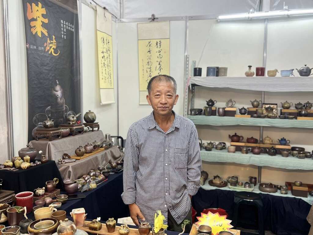 ▲東方陶工坊由陶藝家魏東輝創立於南投埔里,他以「火與土的對話」為創作理念,致力於柴燒陶藝的研究與創新。(記者蘇彩娥攝)