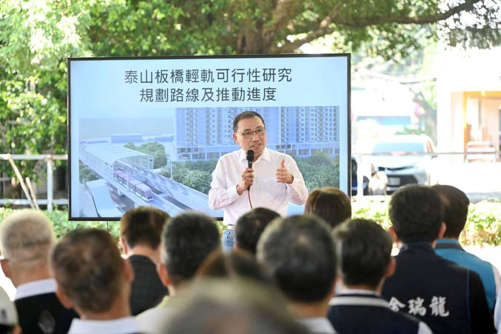 ▲侯友宜表示,泰板輕軌銜接五泰輕軌,沿線經過人口密集地區,可有效紓解區域交通壅塞情形,帶動城市發展。