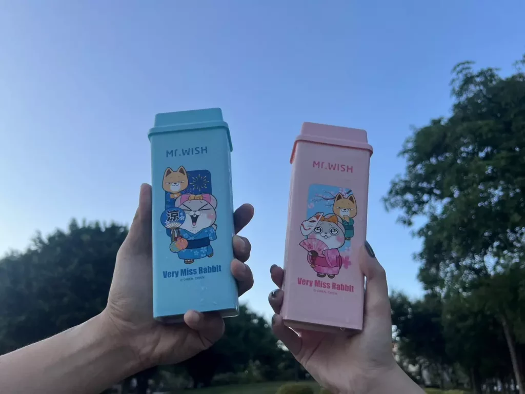甜麥仁祭典款好想兔造型罐,一粉一藍滿滿的戀愛氣息
