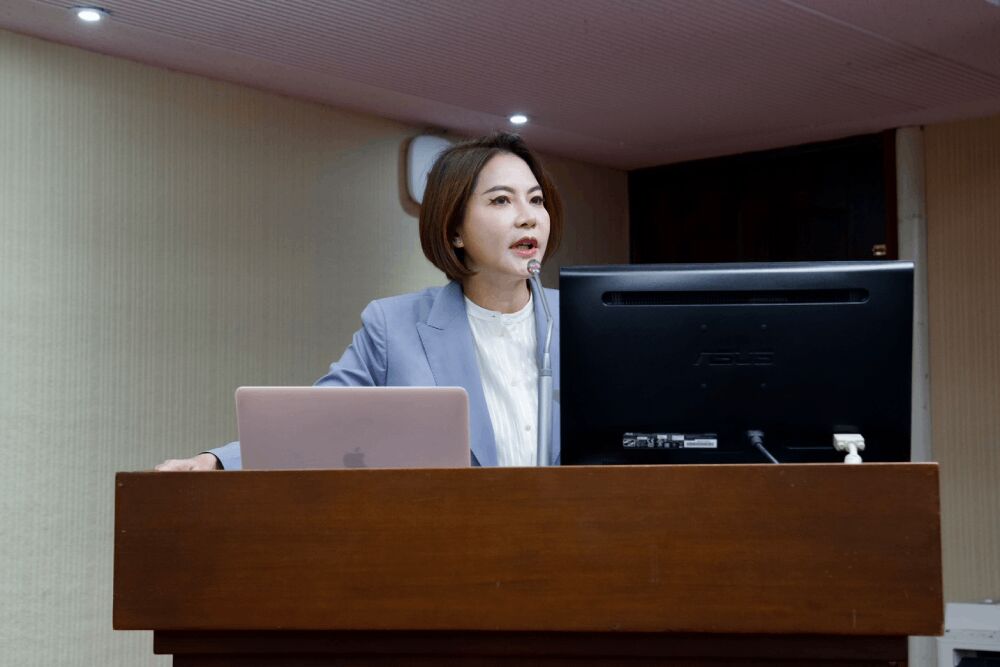 陳菁徽揭「寧靜車廂」不友善幼兒 石崇良:已發文交通部督導高鐵 241 照片來源:立委陳菁徽國會辦公室