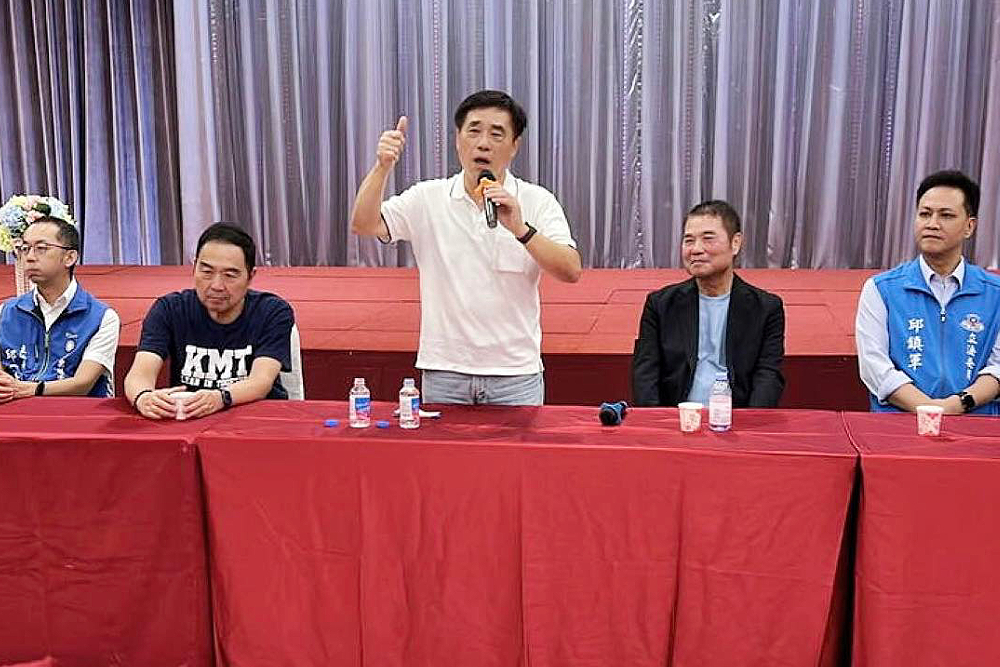 讚郝龍斌如蕭何 邱鎮軍:黨主席須具備無私、整合、執行3能力 240 讚郝龍斌如蕭何 邱鎮軍:黨主席須具備無私、整合、執行3能力 239