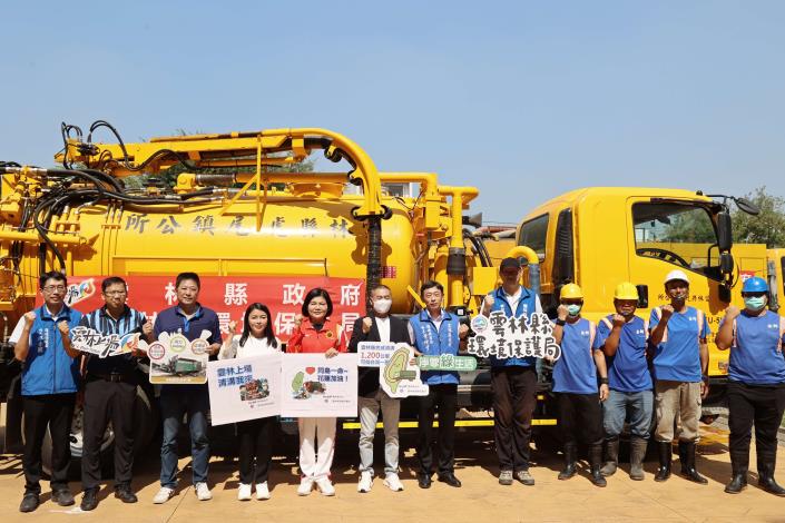 ▲雲林縣府加派清溝車、大型破碎機前進花蓮盼加速災後復原工作。(記者劉春生攝)