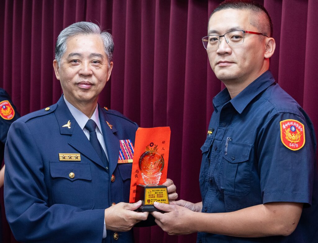 曾俊榕救下欲輕生母女                吳敬田表揚直稱好樣的