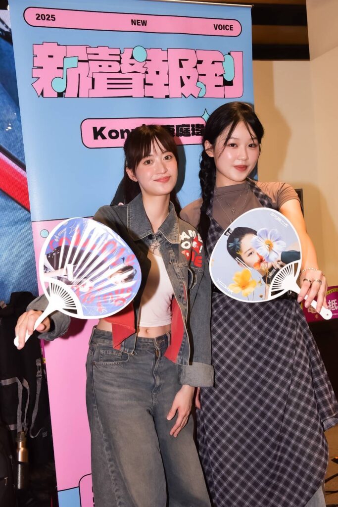 新生代歌手童雲晞、康庭瑋西門町公益快閃演唱!百萬緋聞男女歌手意外現身人群中 陳佩賢、陳宇祥師兄姐驚喜助陣慶生掀高潮! 10 %E7%85%A7%E7%89%87%E8%AA%AA%E6%98%8E%EF%BC%9A%EF%BC%88%E7%94%B1%E5%B7%A6%E8%87%B3%E5%8F%B3%EF%BC%89%E6%96%B0%E7%94%9F%E4%BB%A3%E5%89%B5%E4%BD%9C%E6%AD%8C%E6%89%8B%E5%BA%B7%E5%BA%AD%E7%91%8B%E3%80%81%E7%AB%A5%E9%9B%B2%E6%99%9E%E8%88%89%E8%BE%A6%E3%80%8C%E6%96%B0%E8%81%B2%E5%A0%B1%E5%88%B0%E5%BF%AB%E9%96%83%E4%B9%8B%E6%97%85%E3%80%8D %E7%85%A7%E7%89%87%E6%8F%90%E4%BE%9B%EF%BC%9A%E7%B4%85%E5%BF%83%E5%AD%97%E6%9C%83