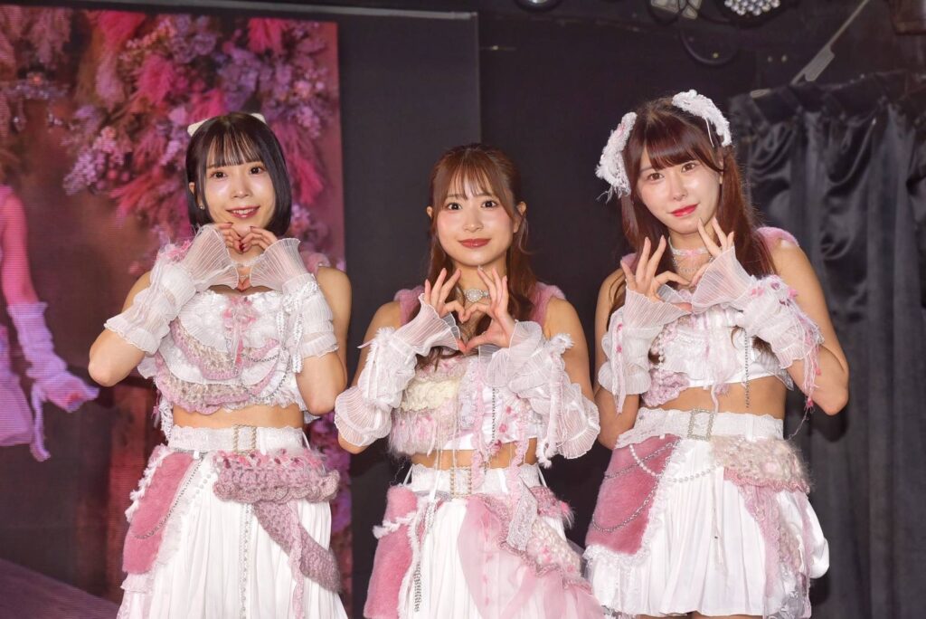 出道滿月即登上海外舞台!日本新生代偶像團體SORRY.IDOL(すみません。)首登台街頭零距離親自發放宣傳海報 5 S 199197067 0