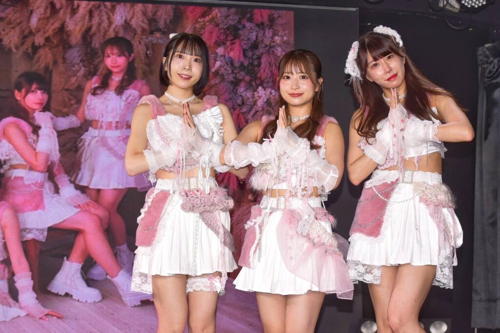 出道滿月即登上海外舞台!日本新生代偶像團體SORRY.IDOL(すみません。)首登台街頭零距離親自發放宣傳海報 6 S 199197068 0
