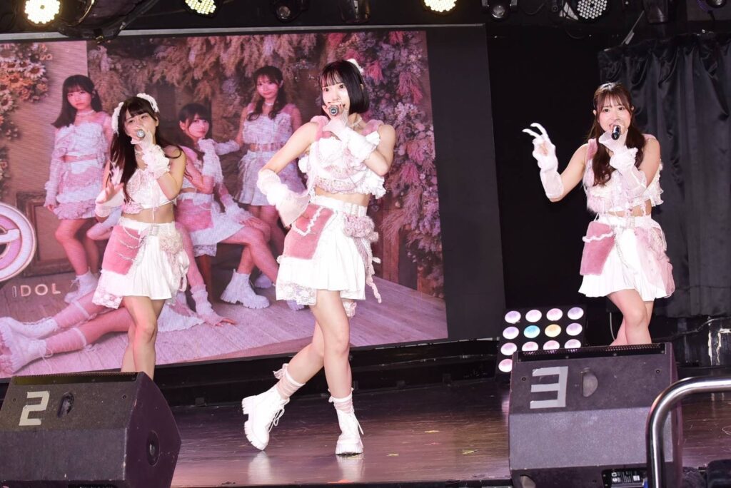 出道滿月即登上海外舞台!日本新生代偶像團體SORRY.IDOL(すみません。)首登台街頭零距離親自發放宣傳海報 7 S 199197069 0
