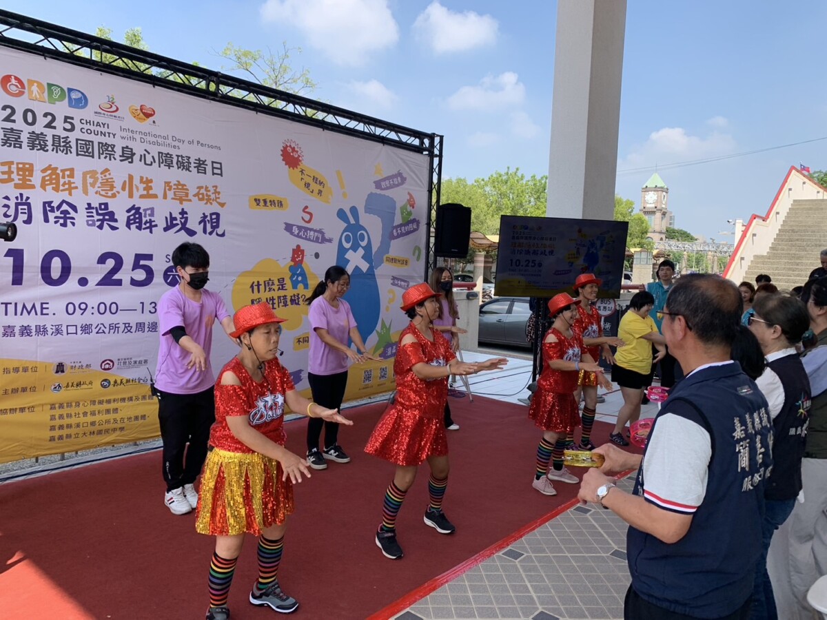 嘉義縣將於10月25日在溪口鄉嘉年華踩街登場，翁章梁縣長呼籲保持對情緒障礙患者與隱形障礙者同理心。（圖/記者陳惲朋攝）