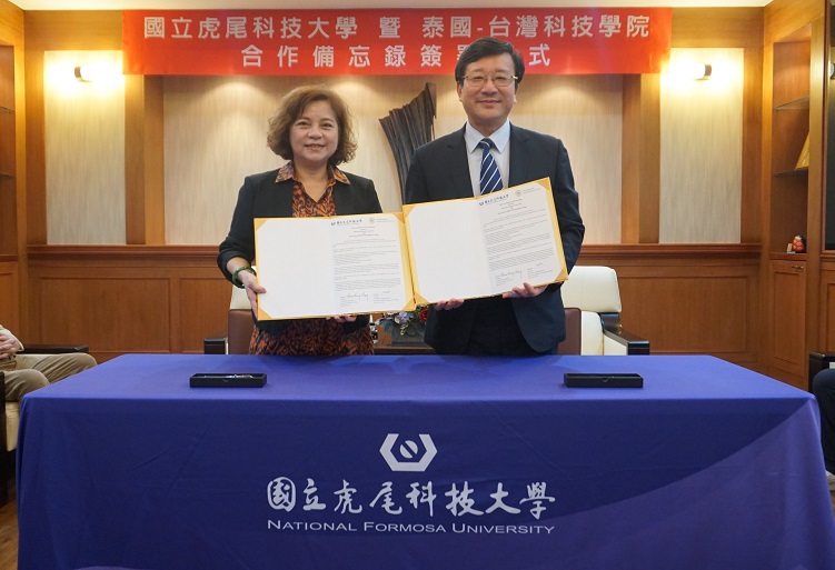 ▲虎科大校長張信良(右)與BDI科技學院董事長張玲琴簽署合作備忘錄,雙方共育中文與技職雙語人才。