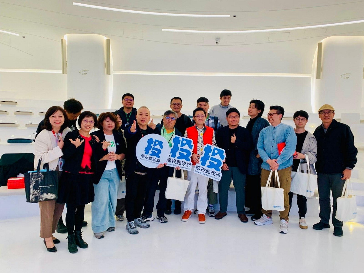 地方創作年會代表聚集半山夢工廠交流。（半山夢工廠提供）