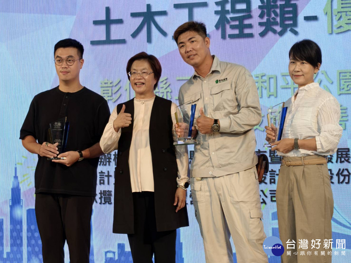 彰化縣府頒發第二屆公共工程優質獎,王惠美:以品質為本、以創意為翼,打造希望城市。圖/記者鄧富珍攝