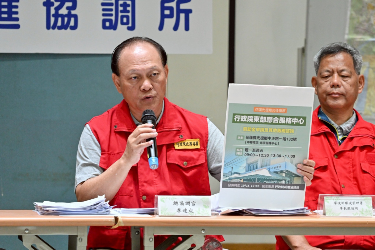 中央災害應變中心前進協調所協調官季連成（左）。（圖／行政院新聞傳播處提供）